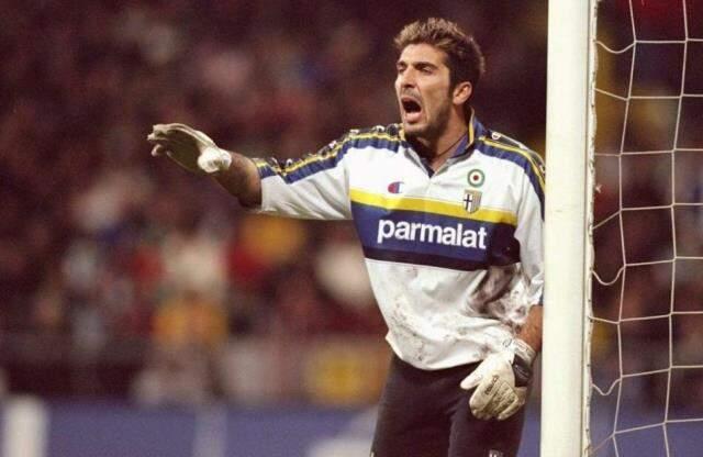 Herkes gitti o kaldı! 43 yaşında Parma'ya imza atan Buffon, 'Superman' videosuyla tanıtıldı Herkes gitti o kaldı! 43 yaşında Parma'ya imza atan Buffon, 'Superman' videosuyla tanıtıldı