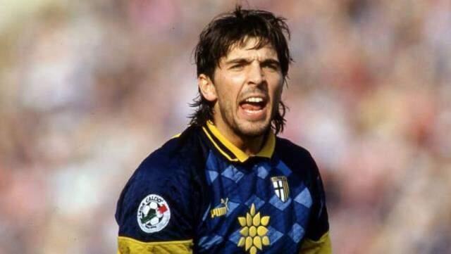 Herkes gitti o kaldı! 43 yaşında Parma'ya imza atan Buffon, 'Superman' videosuyla tanıtıldı Herkes gitti o kaldı! 43 yaşında Parma'ya imza atan Buffon, 'Superman' videosuyla tanıtıldı