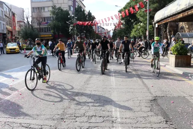 Gül korteji düzenlendi
