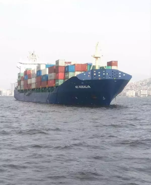 İSTANBUL BOĞAZI'NDA BALIKÇI TEKNESİNE GEMİ ÇARPTI 2 ÖLÜ, 1 YARALI yeniden İSTANBUL BOĞAZI'NDA BALIKÇI TEKNESİNE GEMİ ÇARPTI 2 ÖLÜ, 1 YARALI yeniden