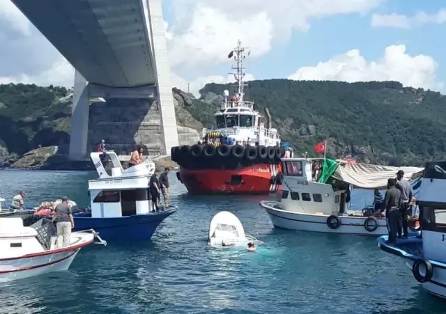 İstanbul Boğazı'nda gemi ile balıkçı teknesi çarpıştı İstanbul Boğazı'nda gemi ile balıkçı teknesi çarpıştı