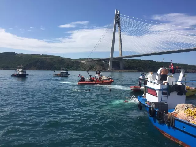 İstanbul Boğazı'nda gemi ile balıkçı teknesi çarpıştı
