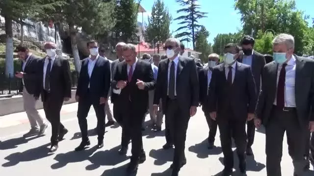 KAHRAMANMARAŞ - AK Parti Grup Başkanvekili Mahir Ünal, gençlerle buluştu KAHRAMANMARAŞ - AK Parti Grup Başkanvekili Mahir Ünal, gençlerle buluştu