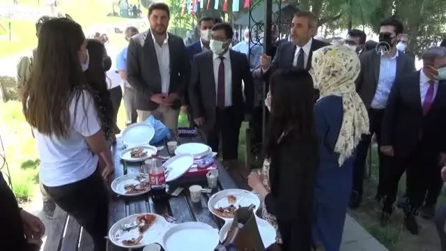 KAHRAMANMARAŞ - AK Parti Grup Başkanvekili Mahir Ünal, gençlerle buluştu