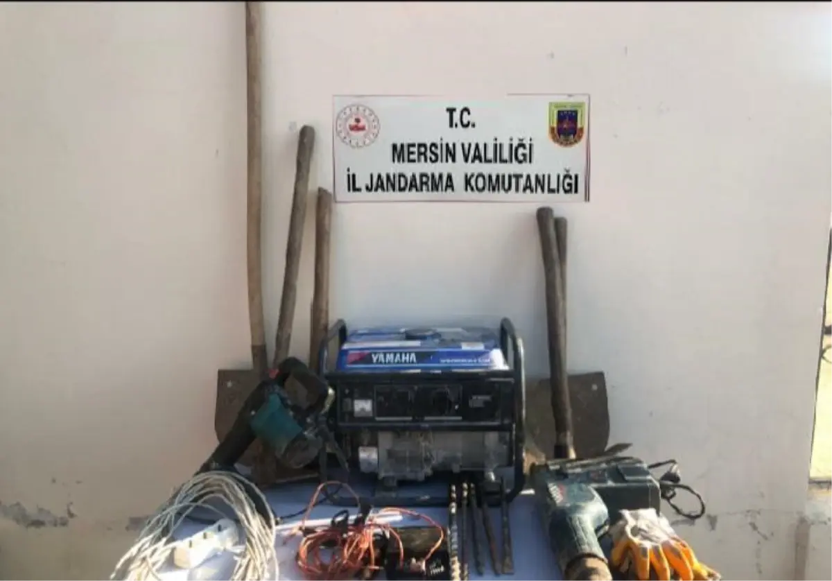 Mersin'de kaçak kazı yapan 8 kişi yakalandı