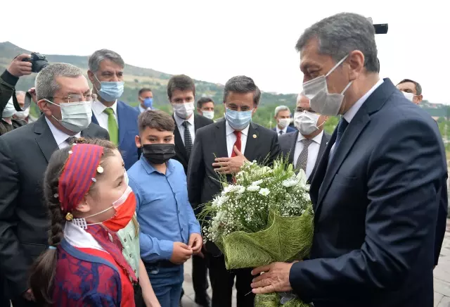 Milli Eğitim Bakanı Selçuk, Karabük'te 'Eğitim Yatırımları Toplu Açılış Töreni'nde konuştu Açıklaması Milli Eğitim Bakanı Selçuk, Karabük'te 'Eğitim Yatırımları Toplu Açılış Töreni'nde konuştu Açıklaması