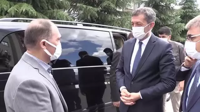 Son dakika... Milli Eğitim Bakanı Selçuk, ziyaretlerde bulundu