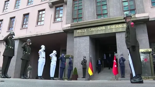 Bakan Akar, Almanya Savunma Bakanı Annegret Kramp-Karrenbauer ile görüştü