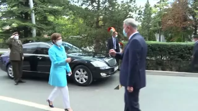 Bakan Akar, Almanya Savunma Bakanı Annegret Kramp-Karrenbauer ile görüştü