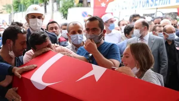 Son dakika gündem: MUĞLA'DA ŞEHİT POLİS İÇİN TÖREN; ANNE VE BABASI SELAM DURDU