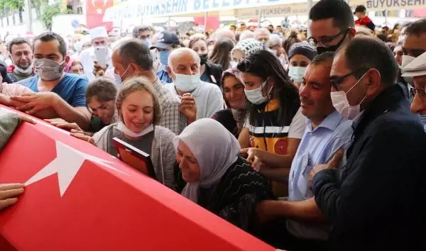 Son dakika gündem: MUĞLA'DA ŞEHİT POLİS İÇİN TÖREN; ANNE VE BABASI SELAM DURDU