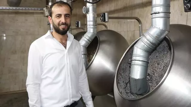 Pasta ustası olmak için 14 yaşında evden kaçtı, şimdi ürünlerini birçok ülkeye ihraç ediyor Pasta ustası olmak için 14 yaşında evden kaçtı, şimdi ürünlerini birçok ülkeye ihraç ediyor
