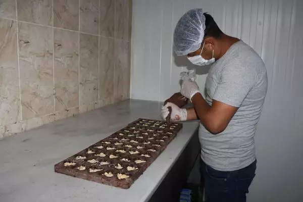 Pasta ustası olmak için 14 yaşında evden kaçtı, şimdi ürünlerini birçok ülkeye ihraç ediyor Pasta ustası olmak için 14 yaşında evden kaçtı, şimdi ürünlerini birçok ülkeye ihraç ediyor