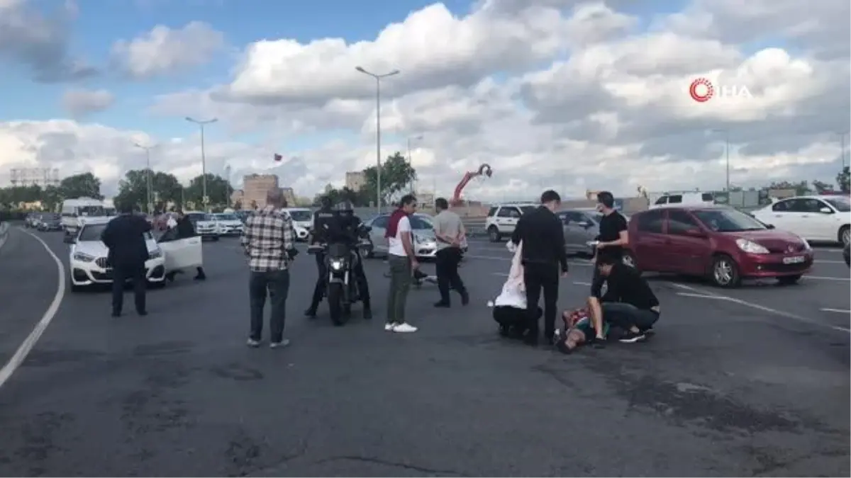 Sahil yolundan hızla gelen otomobil bisikletliye çarptı