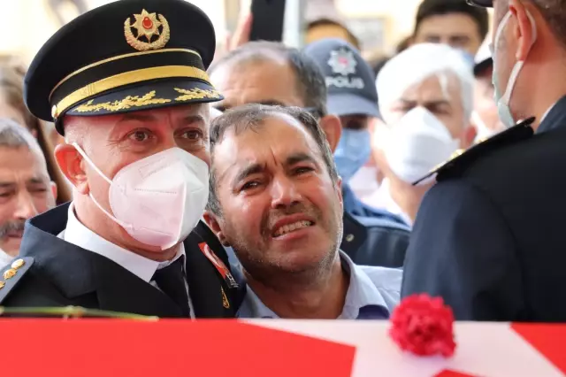 Son dakika gündem: MUĞLA'DA ŞEHİT POLİS İÇİN TÖREN; ANNE VE BABASI SELAM DURDU