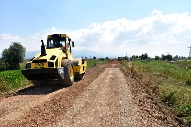 Şehzadeler'in ova yollarında asfalt çalışması başladı