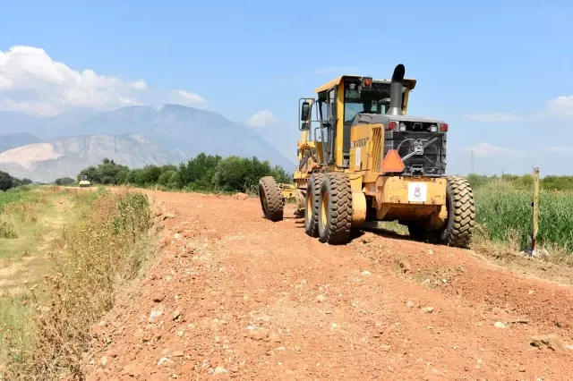 Şehzadeler'in ova yollarında asfalt çalışması başladı
