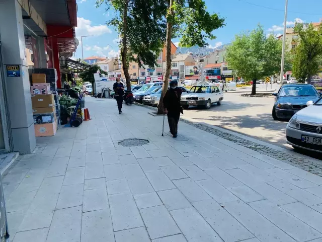 Seydişehir'de zabıta ekiplerinden kaldırım işgali denetimi