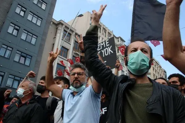 HDP'ye yönelik saldırının protesto edildiği gösteride arbede çıktı