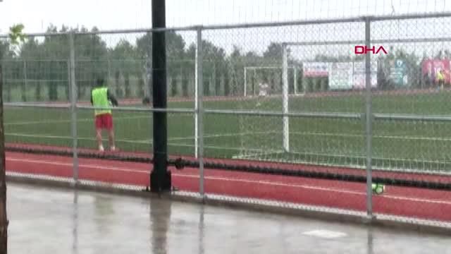 spor mac oynanirken sahaya kopek girdi 3 14207101 o