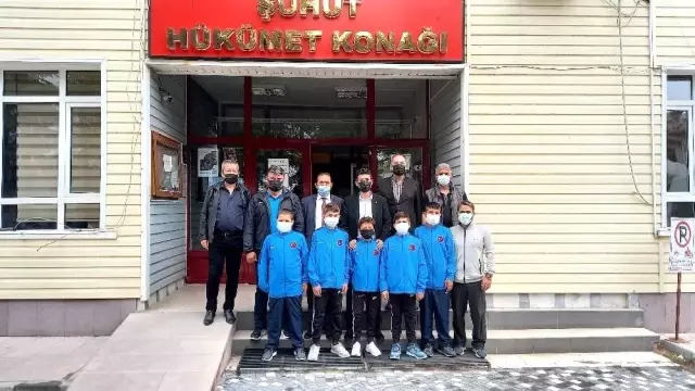 Şuhutlu 5 güreşçi Türkiye Kupası için yola çıktı Şuhutlu 5 güreşçi Türkiye Kupası için yola çıktı