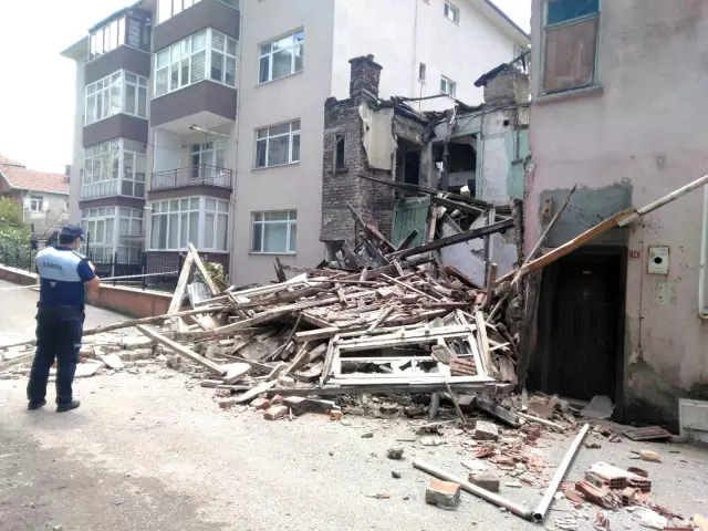 Tarihi bina ayakta duramadı