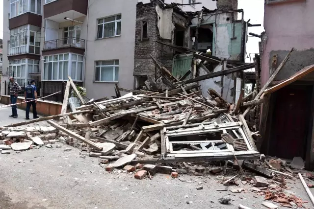 Tarihi bina ayakta duramadı
