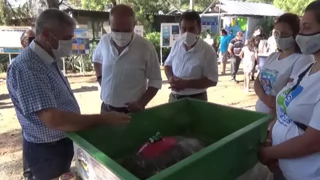 Tedavileri tamamlanan caretta carettalar denize bırakıldı