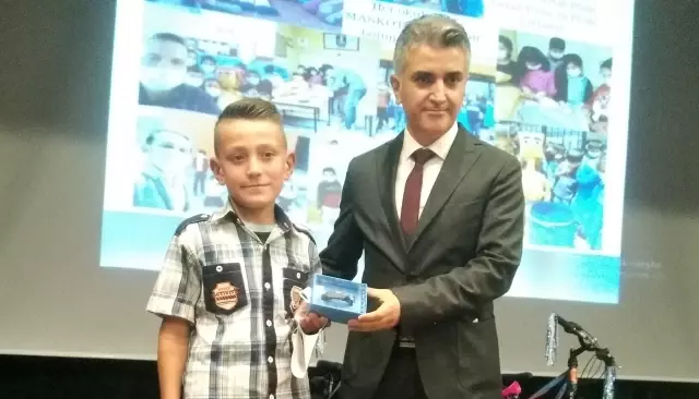 Vezirköprü'de bir yılda yaklaşık 2 ton atık yağ toplayan öğrenciler ödüllendirildi