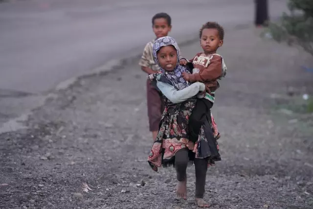 Yemen'de 7 yıldır süren savaşın bedelini mülteci kamplarındaki kadın ve çocuklar ödüyor