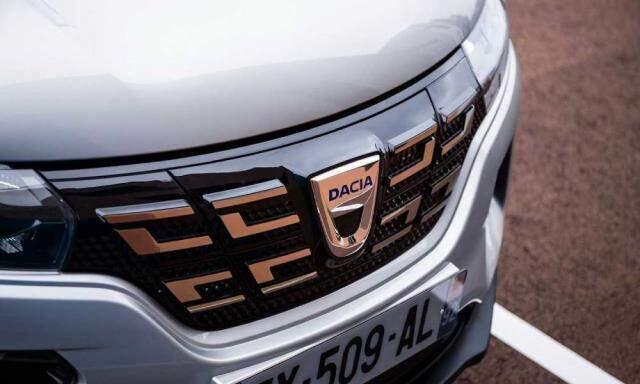 Yeni logosunu ve amblemini tanıtan Dacia, 2022'yi bekliyor Yeni logosunu ve amblemini tanıtan Dacia, 2022'yi bekliyor