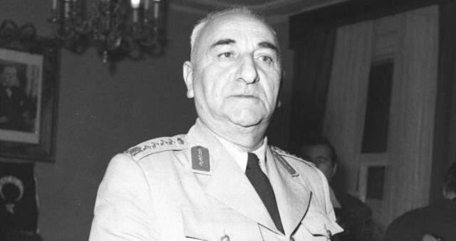 4. Cumhurbaşkanı kimdir? Türkiye'nin dördüncü Cumhurbaşkanı kimdir? 4. Cumhurbaşkanı kimdir? Türkiye'nin dördüncü Cumhurbaşkanı kimdir?
