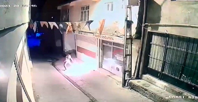 Son dakika: AK Parti Hani İlçe Binası'na molotoflu saldırıda 2 gözaltı