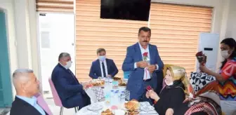 Şükrü Genç: AKSARAY'DA YUHALANDIĞI İDDİA EDİLEN OTİZMLİ AİLELERLE MUHTARI VALİ BARIŞTIRDI Şükrü Genç: AKSARAY'DA YUHALANDIĞI İDDİA EDİLEN OTİZMLİ AİLELERLE MUHTARI VALİ BARIŞTIRDI
