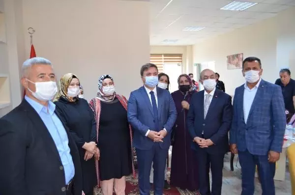 AKSARAY'DA YUHALANDIĞI İDDİA EDİLEN OTİZMLİ AİLELERLE MUHTARI VALİ BARIŞTIRDI