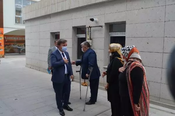 AKSARAY'DA YUHALANDIĞI İDDİA EDİLEN OTİZMLİ AİLELERLE MUHTARI VALİ BARIŞTIRDI