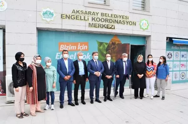 AKSARAY'DA YUHALANDIĞI İDDİA EDİLEN OTİZMLİ AİLELERLE MUHTARI VALİ BARIŞTIRDI