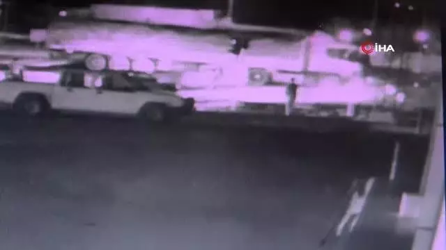 Son dakika haber: Antalya'da feci kaza...Tır kamyoneti böyle sürükledi: 3 yaralı