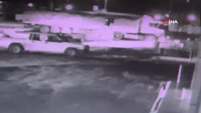 Son dakika haber: Antalya'da feci kaza...Tır kamyoneti böyle sürükledi: 3 yaralı
