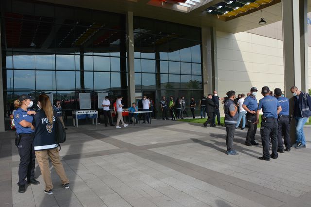 BALIKESİR - Balıkesirspor'da olağanüstü kongreye 1145 üyeden sadece 19'u gelince kongre ertelendi