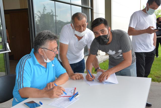 BALIKESİR - Balıkesirspor'da olağanüstü kongreye 1145 üyeden sadece 19'u gelince kongre ertelendi