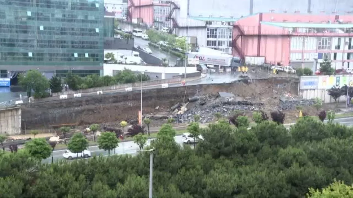 Başakşehir'de istinat duvarı çöktü (2)