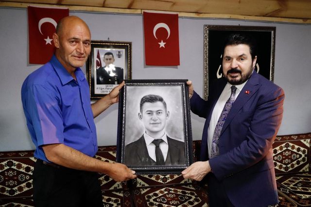 Başkan Sayan, Şehit Harun Aslan'ın ailesini ziyaret etti