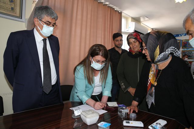 CHP Genel Başkan Yardımcısı Karaca, ziyaretlerde bulundu