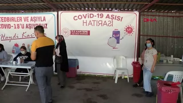 'COVİD-19 AŞI HATIRASI' AFİŞİ ÖNÜNDE AŞI OLDULAR