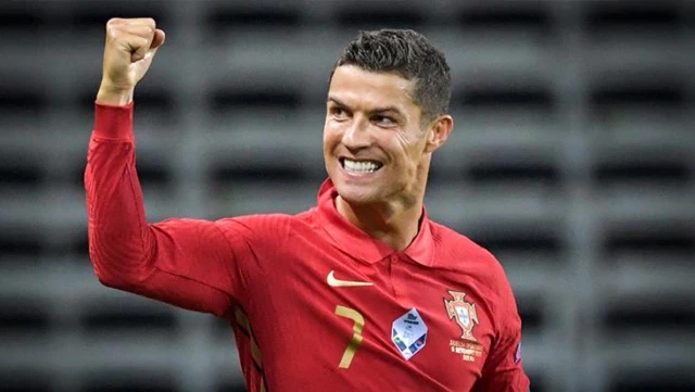 Cristiano Ronaldo, Instagram'da 300 milyon takipçiye ulaşan ilk kişi olarak tarihe geçti