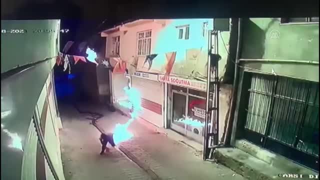 AK Parti Hani İlçe Başkanlığına molotofkokteylli saldırı