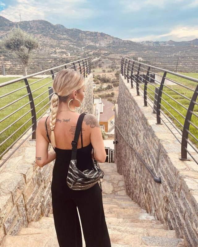 Edis'in şarkısında dans eden İrem Derici, kendinden geçti Edis'in şarkısında dans eden İrem Derici, kendinden geçti