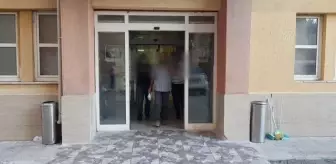 Darbe: Evinde darbettiği kadının para ve ziynet eşyasını gasbettiği iddia edilen zanlı yakalandı Darbe: Evinde darbettiği kadının para ve ziynet eşyasını gasbettiği iddia edilen zanlı yakalandı