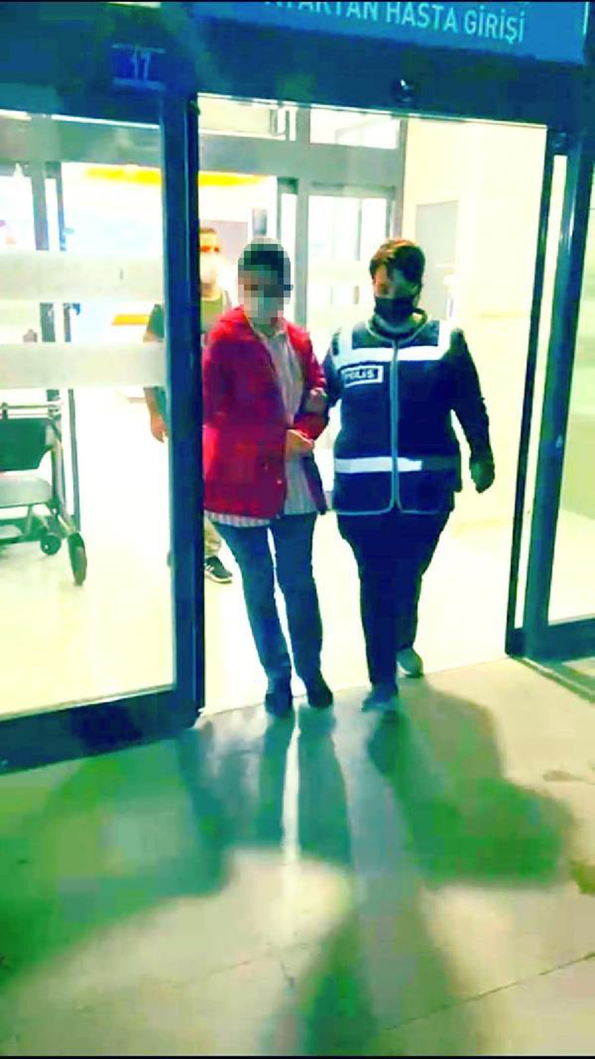 FETÖ hükümlüsü eski emniyet müdürü ve komiser eşi yakalandı